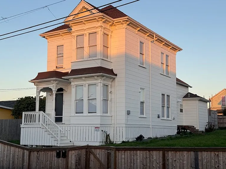 1627 Pine St — Photo 6
