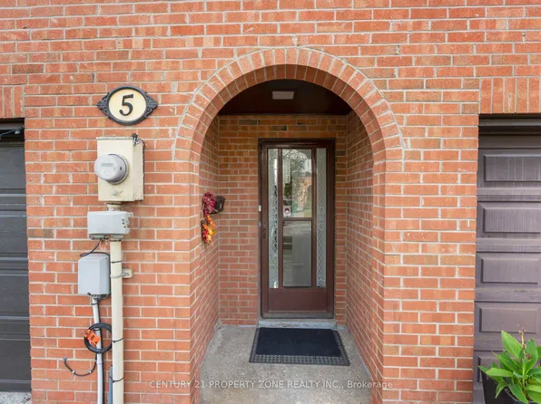 5 Briar Path, Brampton, ON L6T 2A2