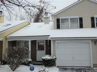 21 Old Pine Ln, Rochester, NY 14615