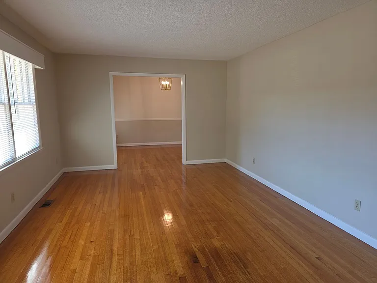 2489 Broughton St — Photo 3