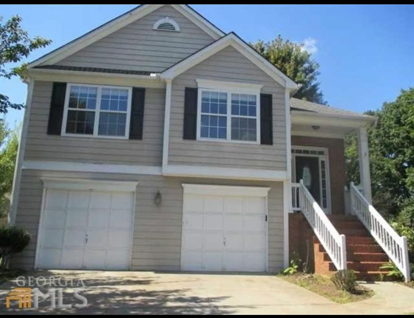 4 bed, 2440 sqft, $2,390 — Photo 2