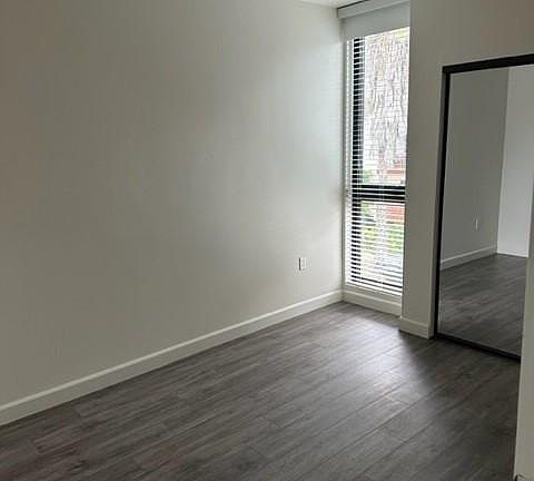 4th image of 12203 Moorpark St #208