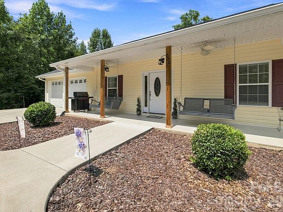 3rd image of 295 Idlewood Dr