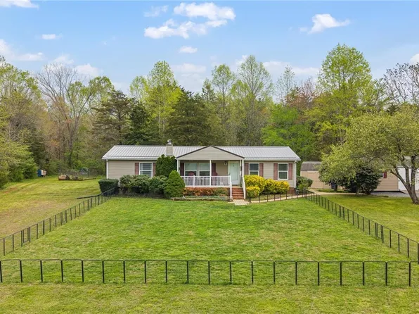 298 Trents Mill Rd, Cumberland, VA 23040