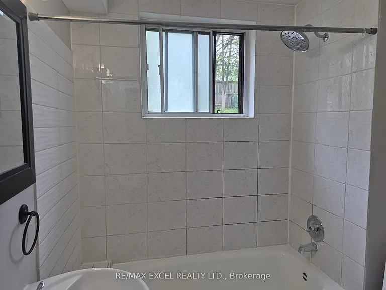 16 Sundance Cres — Photo 16