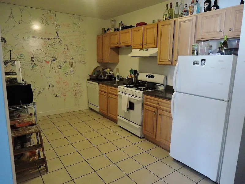 4 bed, 9999 sqft, $3,450 — Photo 1