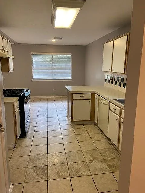 3 bed, 2.0 bath, 1794 sqft, $2,200 — Photo 3