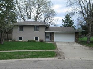 989 Redwood Dr, Apple Valley, MN 55124