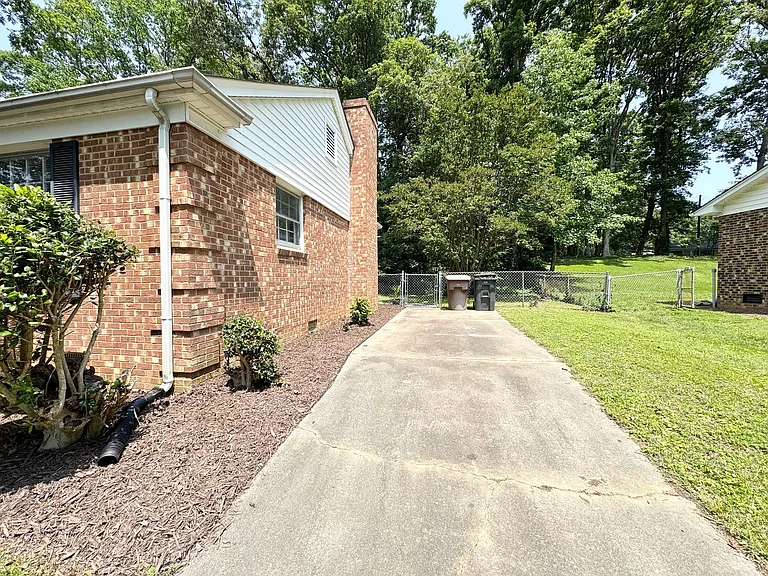 3030 Robin Hood Dr — Photo 18