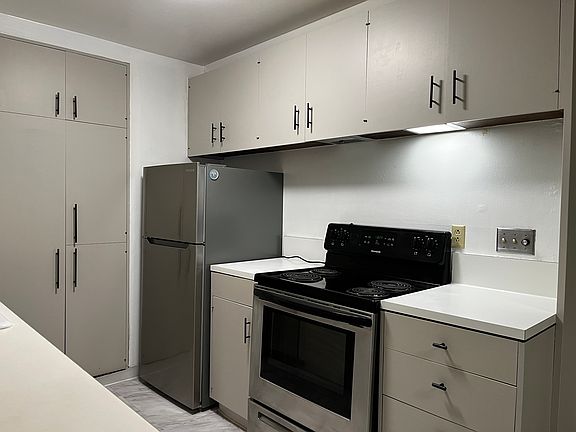 3rd image of 6 Forest Ln