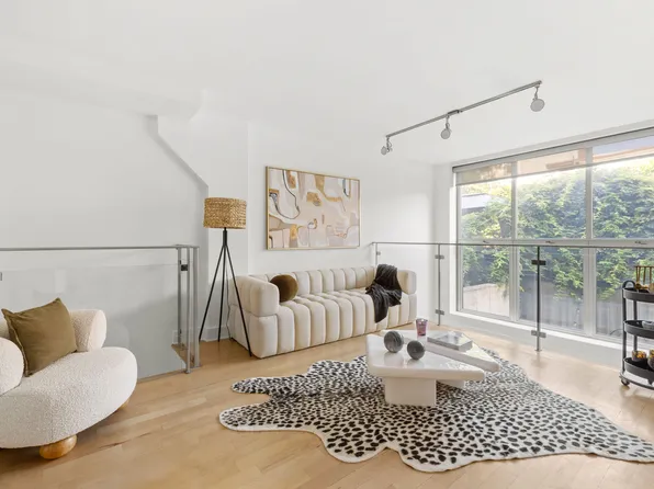 63 Conselyea Street image 1 of 13