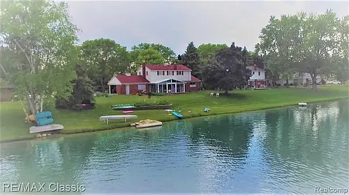 1587 Three Lakes Dr Photo 1