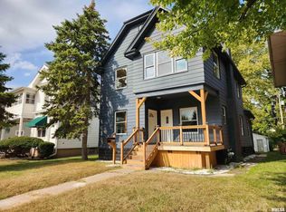 822 6th Ave S, Clinton, IA 52732