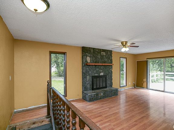 4th image of 2907 Woodmere Ln