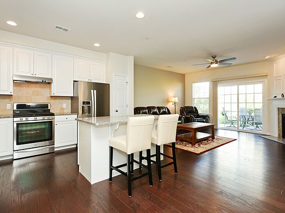 4th image of 12 Atkins Ct