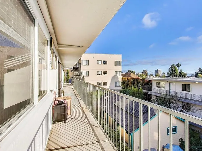 430 Vernon St #10 — Photo 13