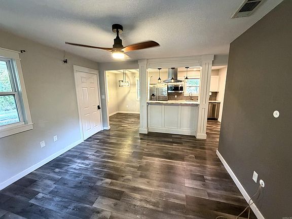4th image of 404 Deridder Ave