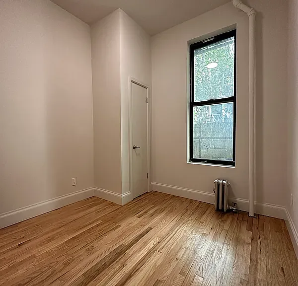 313 W 54th St #1RE — Photo 9