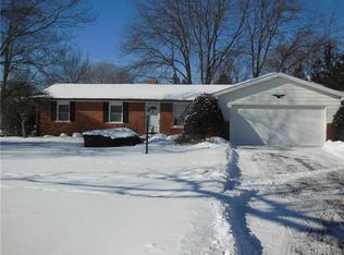 1620 S Hickory Ridge Rd, Milford, MI 48380