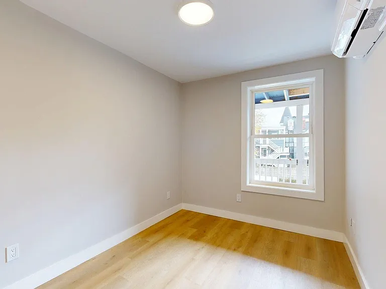 273 Maverick St #7 — Photo 7