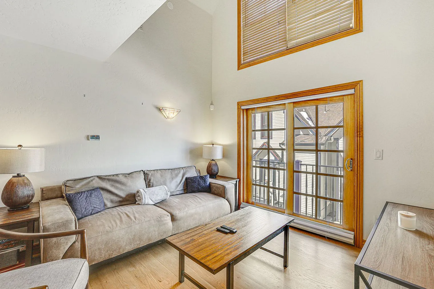 3 bed, 2.0 bath, 1313 sqft, $7,429 — Photo 2