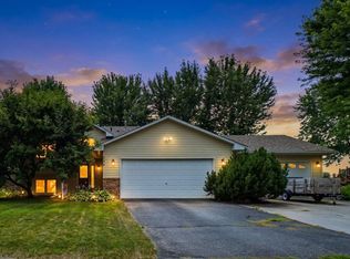 739 Kirche Hill Dr, Carver, MN 55315
