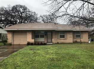 1042 Shadow Wood Ln, Lewisville, TX 75067