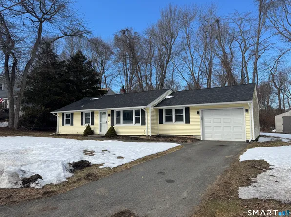 12 Nutmeg Dr, Clinton, CT 06413