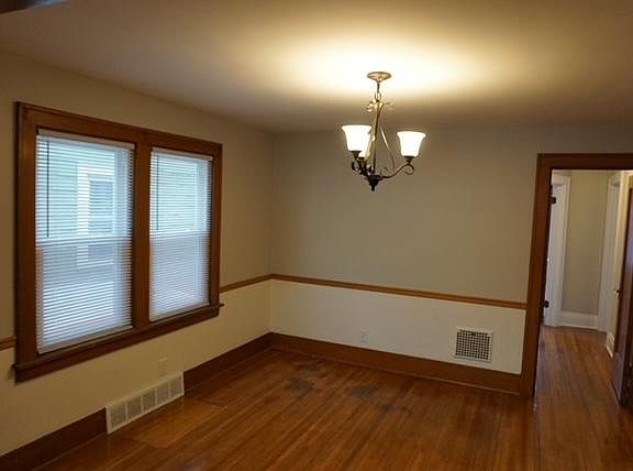4th image of 360 Nassau Ave #1
