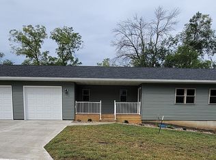 907 Main St, Guthrie Center, IA 50115