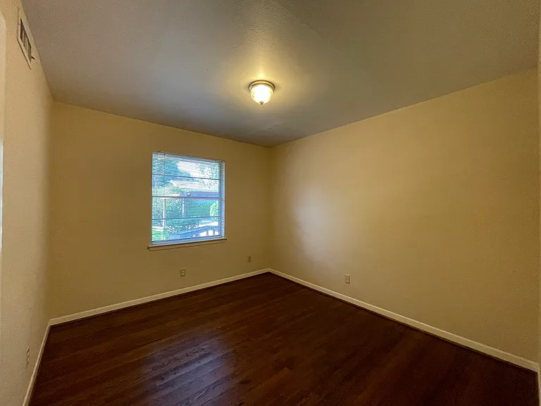 1303 Northlake Dr — Photo 16