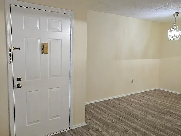 399 Lancaster Ct #399 — Photo 5
