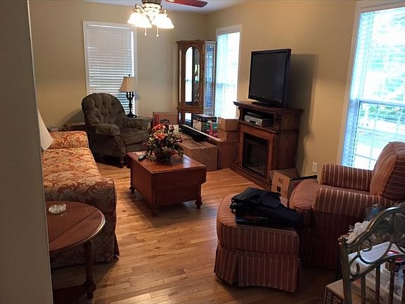 2nd image of 303 Pecan Dr