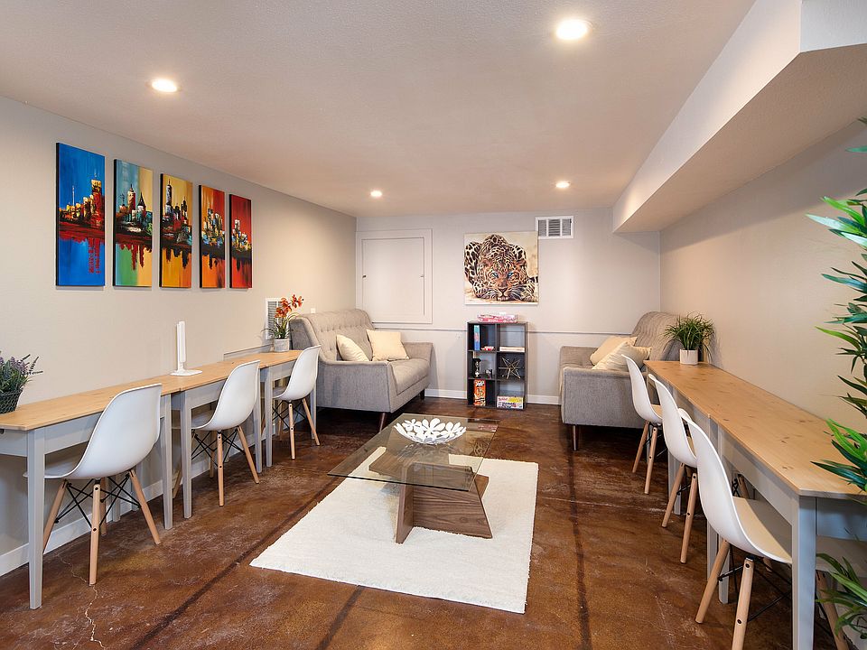 Cozy and spacious study room