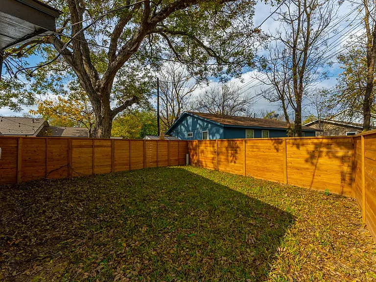 5702 Tracy Lynn Ln #B — Photo 20