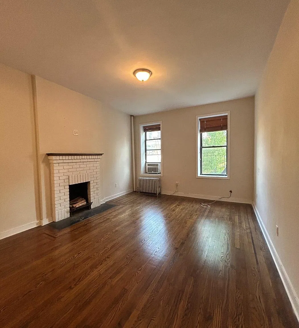 161 West 10th Street — Photo 2