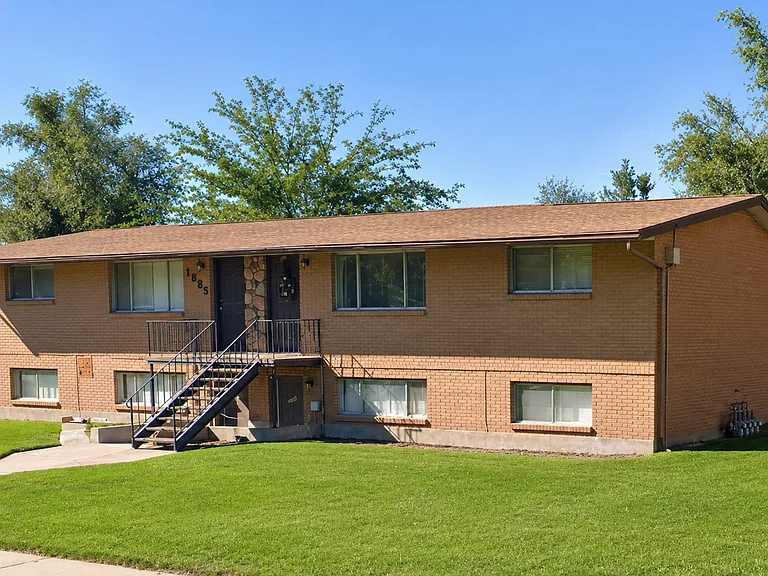 1444 S 320 E — Photo 2