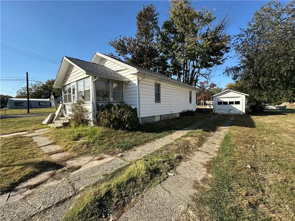 306 W Plum St, Robinson, IL 62454