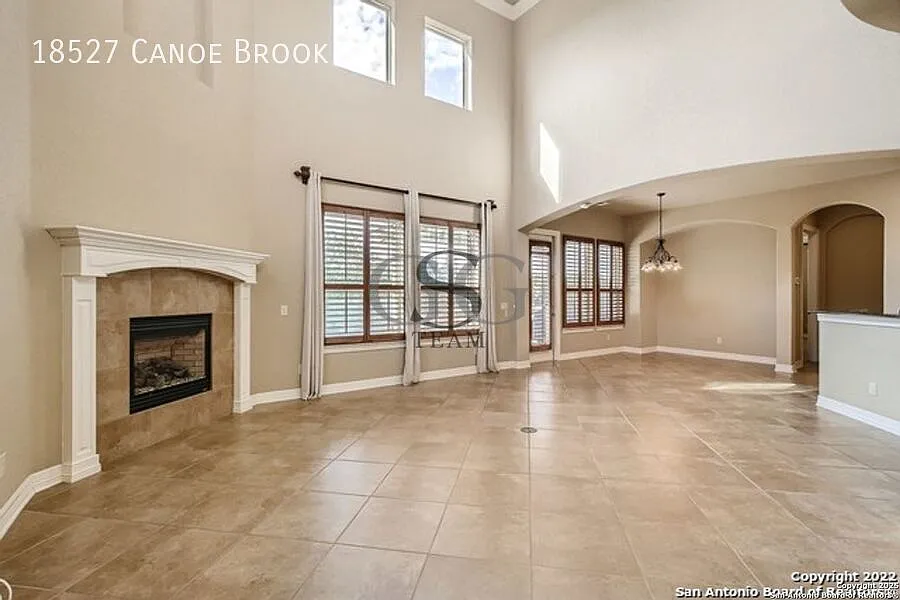 Spacious Home — Photo 4