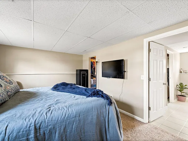 1353 Firethorne Dr — Photo 15