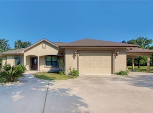 190 Comanche Trl, Elgin, TX 78621