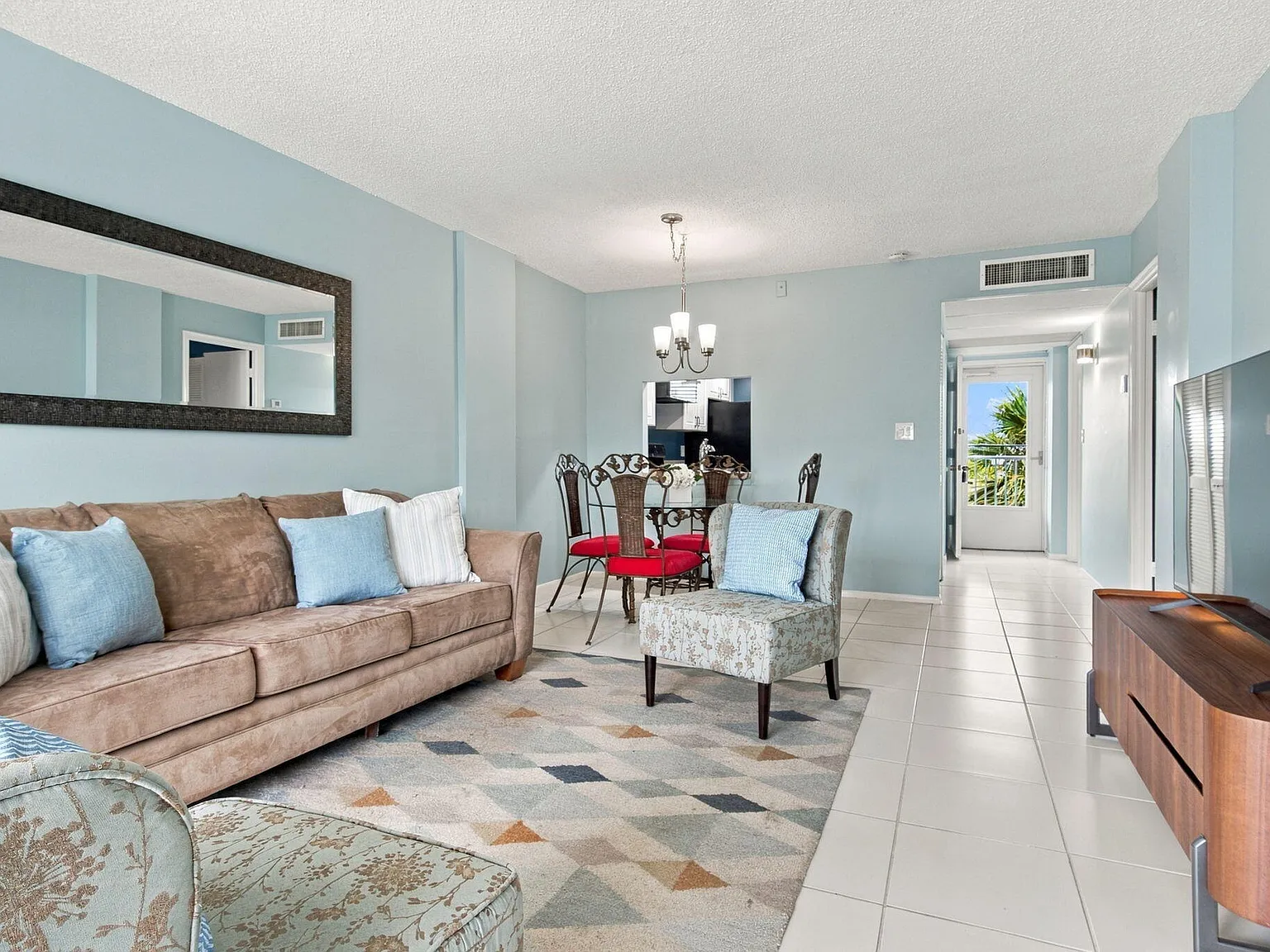 1 bed, 1.5 bath, 750 sqft, $1,650 — Photo 4