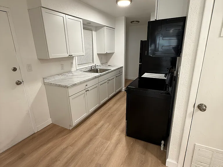 1415 E Arnold St — Photo 6