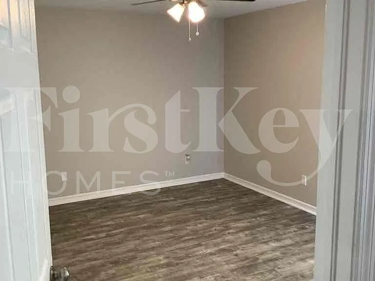 541 Hawthorne Ave S — Photo 7