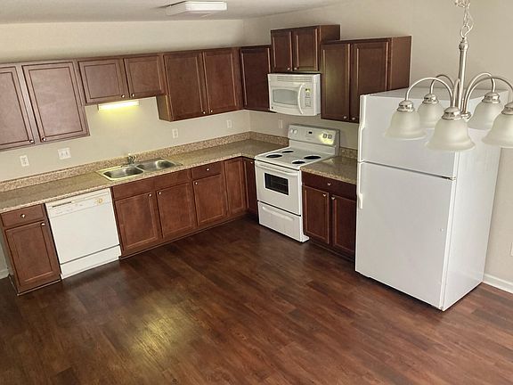 2nd image of 515 Dawn Dr