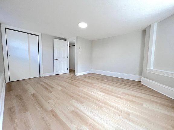 5th image of 18 Fitzhenry Sq #13A