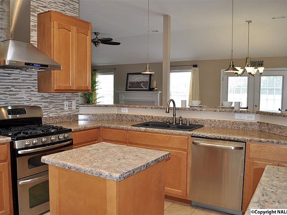 5th image of 387 River Bend Dr SW
