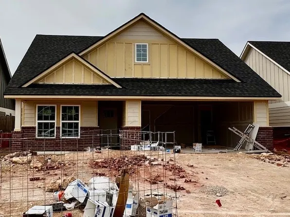 423 Travis Dr, McGregor, TX 76657