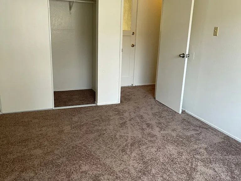Dixon Townhouse — Photo 73