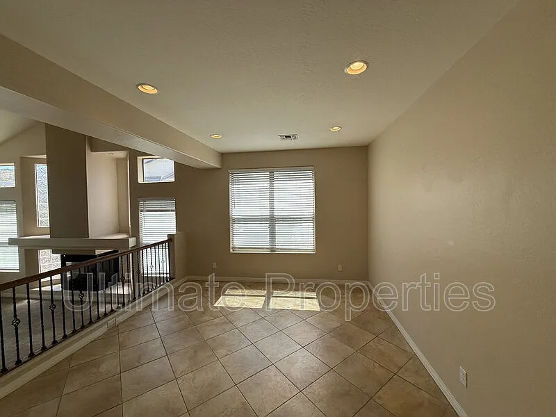 4 bed, 3.0 bath, 3813 sqft, $2,875 — Photo 3